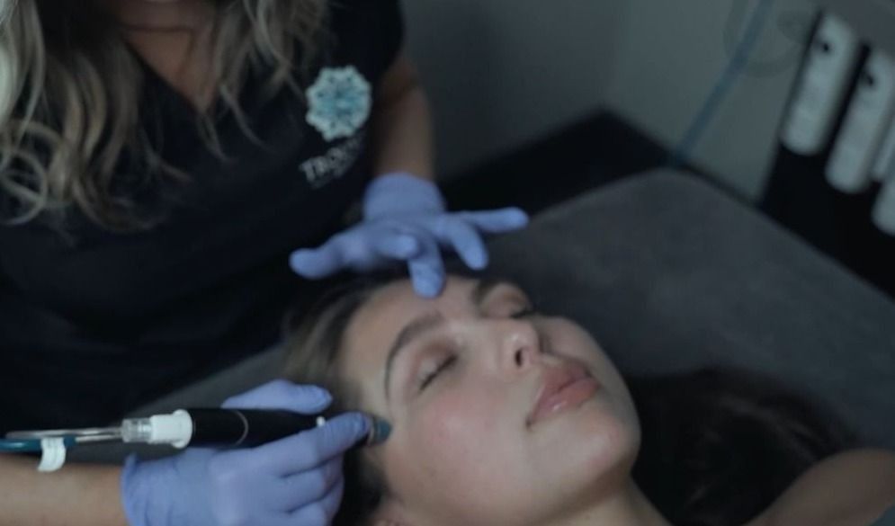 Trouvaille Med Spa patient receiving a hydrafacial